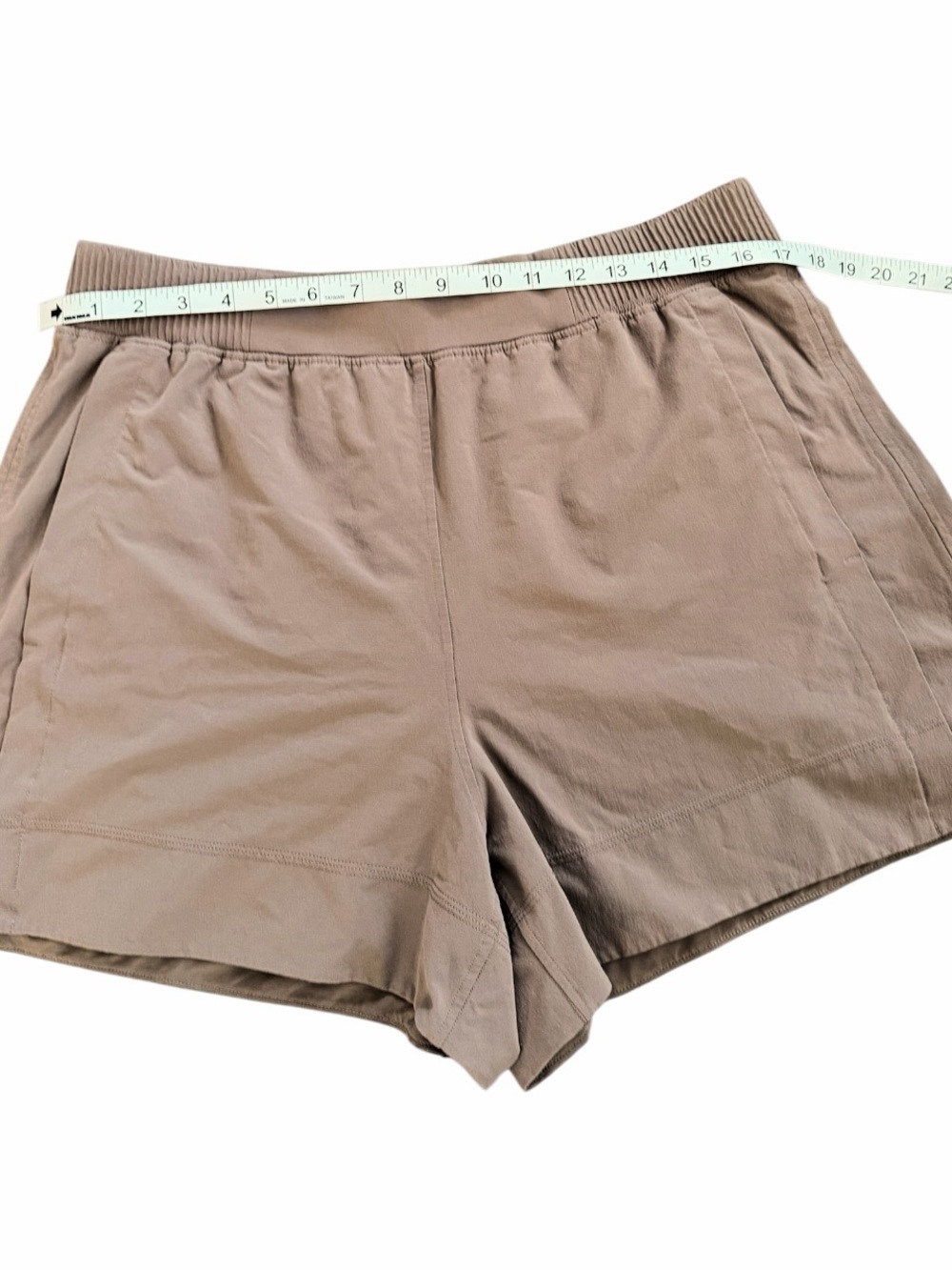 Lululemon Stretch Woven Relaxed-Fit High-Rise 4" Shorts Taupetastic Size XL - Picture 9 of 12